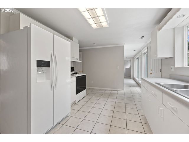 1660 Sw ROYAL Dr, West Linn, OR 97068