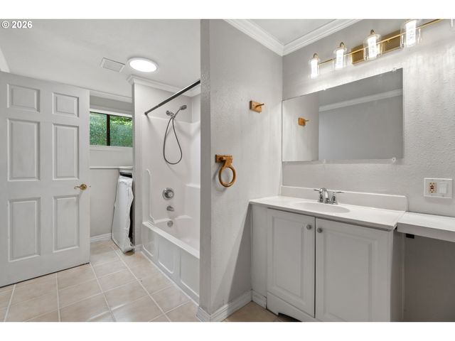 1660 Sw ROYAL Dr, West Linn, OR 97068