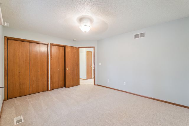 319 13th Avenue SW 13, Altoona, IA 50009