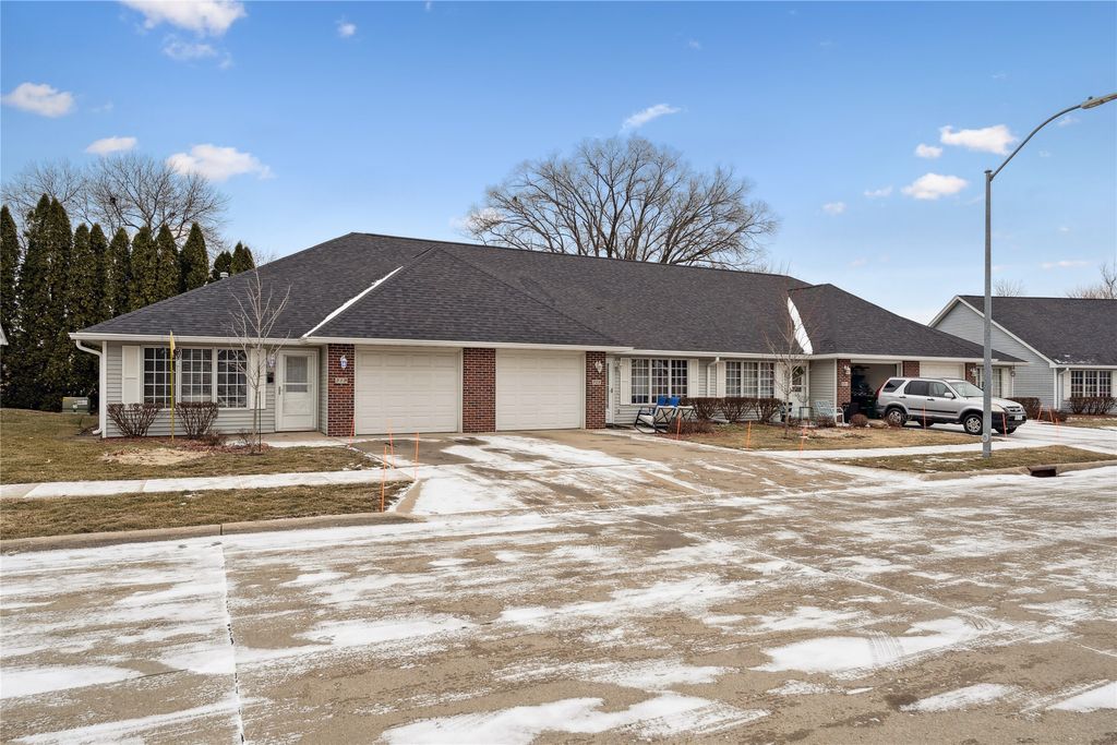 319 13th Avenue SW 13, Altoona, IA 50009