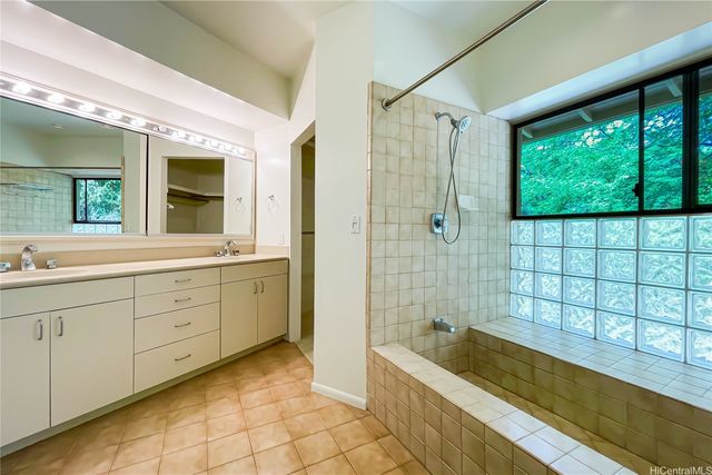 5926 Kalanianaole Highway, Honolulu, HI 96821
