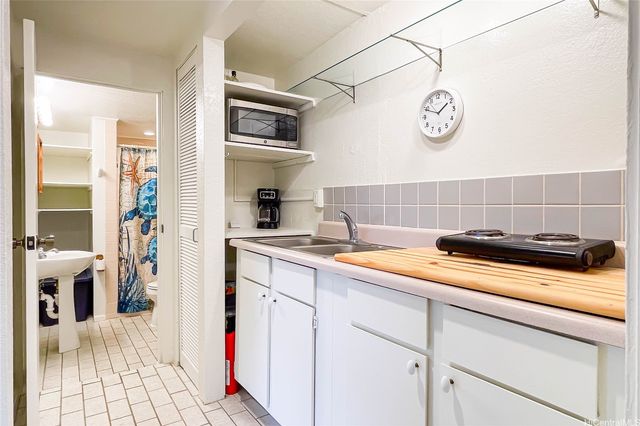 5926 Kalanianaole Highway, Honolulu, HI 96821