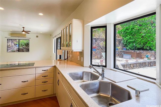 5926 Kalanianaole Highway, Honolulu, HI 96821