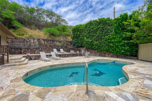 5926 Kalanianaole Highway, Honolulu, HI 96821