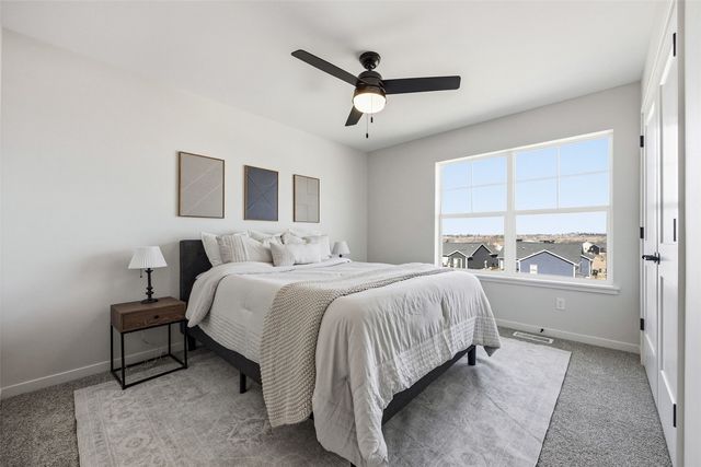 8705 Lewis Drive SW B, Cedar Rapids, IA 52404