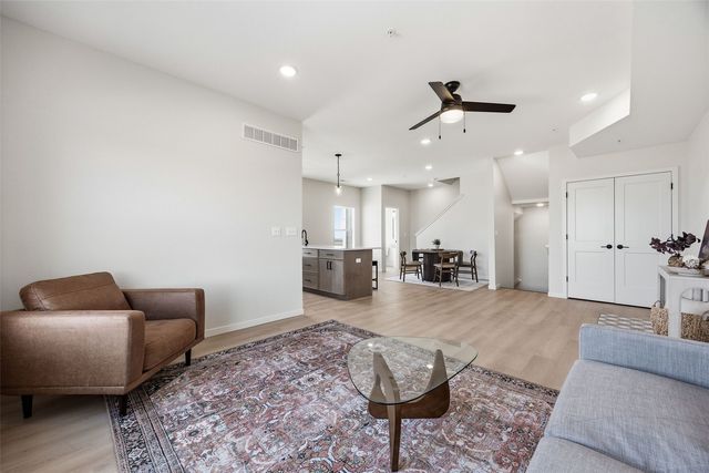 8705 Lewis Drive SW B, Cedar Rapids, IA 52404