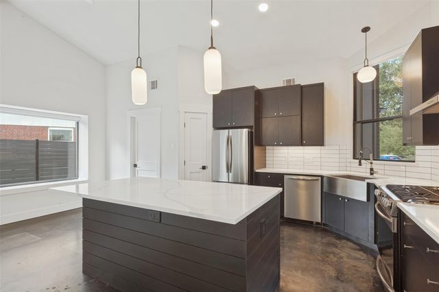 8105 Red Rock CV, Austin, TX 78749