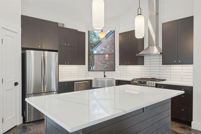 8105 Red Rock CV, Austin, TX 78749