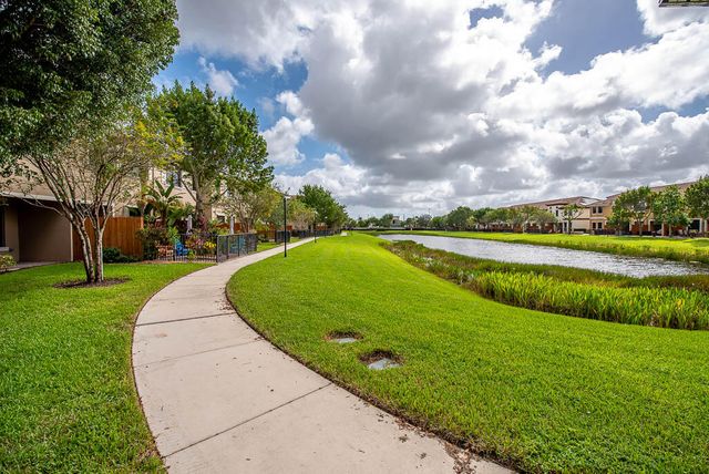 10283 Wellington Parc Drive, Wellington, FL 33449