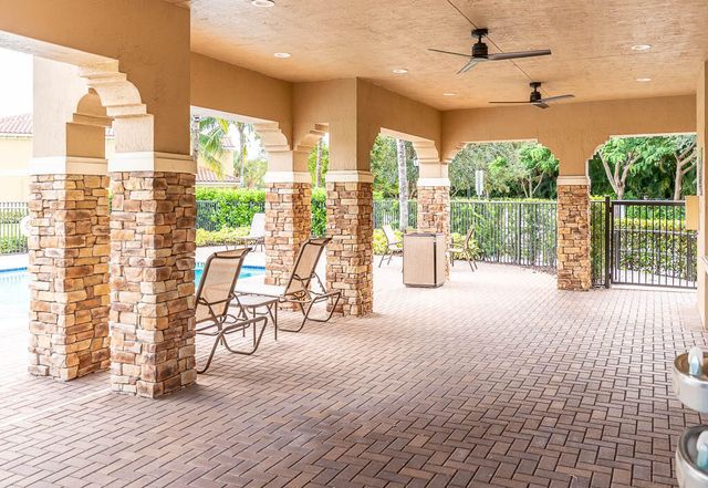 10283 Wellington Parc Drive, Wellington, FL 33449