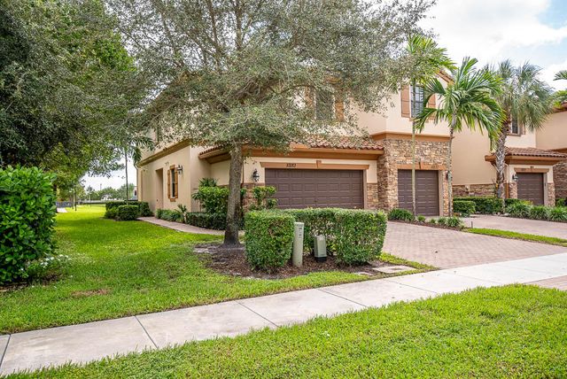 10283 Wellington Parc Drive, Wellington, FL 33449