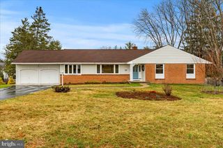 18 WESTWOOD DR, Ewing, NJ 08628