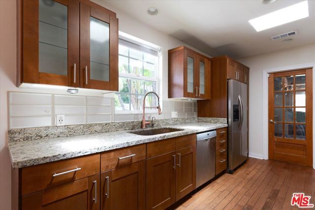22750 Clarendon Street, Woodland Hills (los Angeles), CA 91367