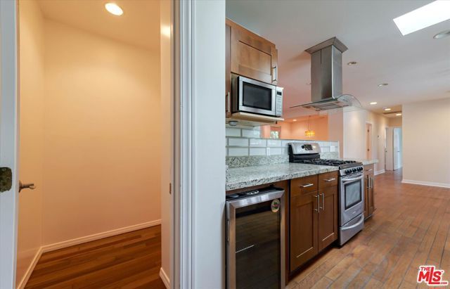 22750 Clarendon Street, Woodland Hills (los Angeles), CA 91367