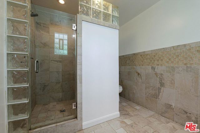 22750 Clarendon Street, Woodland Hills (los Angeles), CA 91367