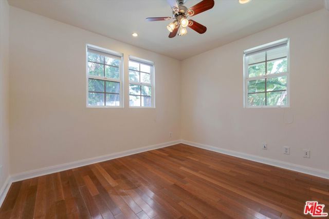 22750 Clarendon Street, Woodland Hills (los Angeles), CA 91367