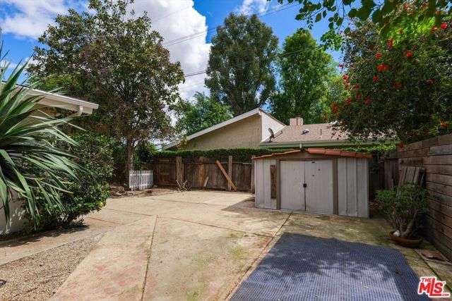 22750 Clarendon Street, Woodland Hills (los Angeles), CA 91367