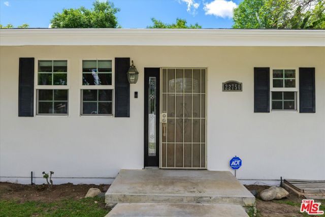 22750 Clarendon Street, Woodland Hills (los Angeles), CA 91367