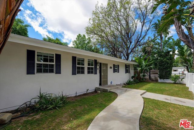 22750 Clarendon Street, Woodland Hills (los Angeles), CA 91367