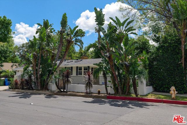 22750 Clarendon Street, Woodland Hills (los Angeles), CA 91367