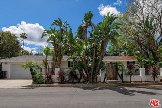 22750 Clarendon Street, Woodland Hills (los Angeles), CA 91367