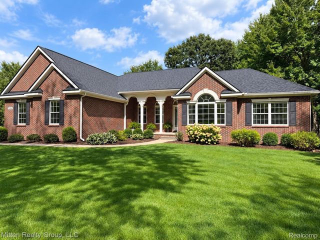 2126 Moorlands View, Oceola Township, MI 48855