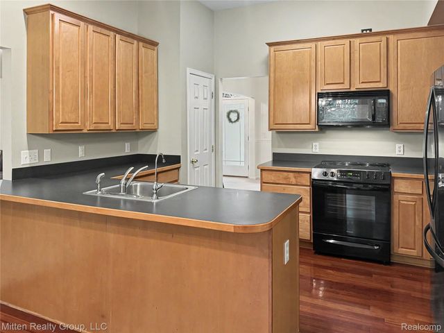 2126 Moorlands View, Oceola Township, MI 48855