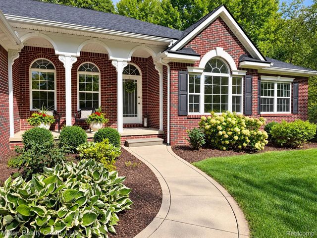 2126 Moorlands View, Oceola Township, MI 48855