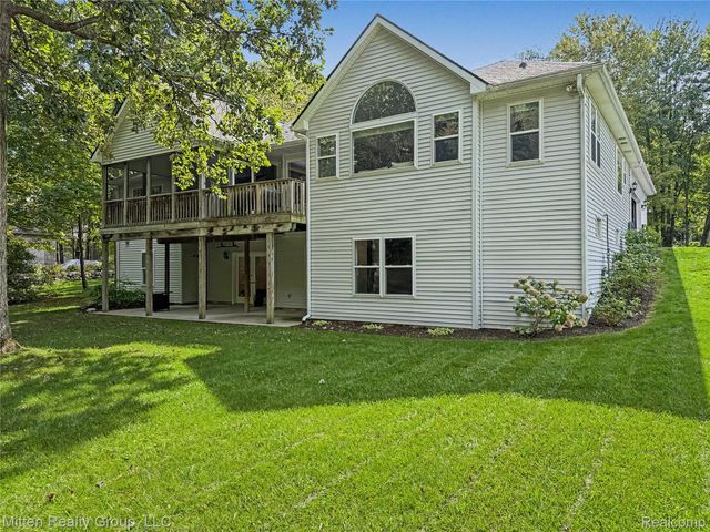 2126 Moorlands View, Oceola Township, MI 48855