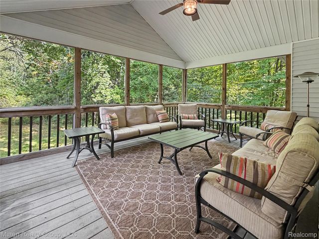 2126 Moorlands View, Oceola Township, MI 48855