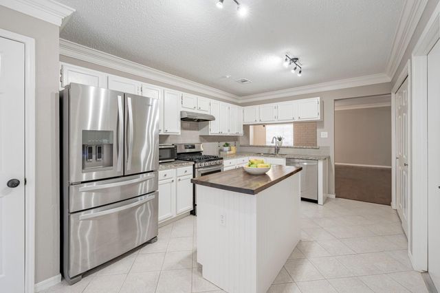 23 E Stony Bridge Circle, The Woodlands, TX 77381