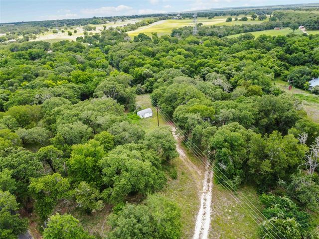 275 Old Lexington RD, Elgin, TX 78621