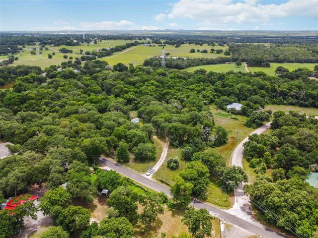 275 Old Lexington RD, Elgin, TX 78621