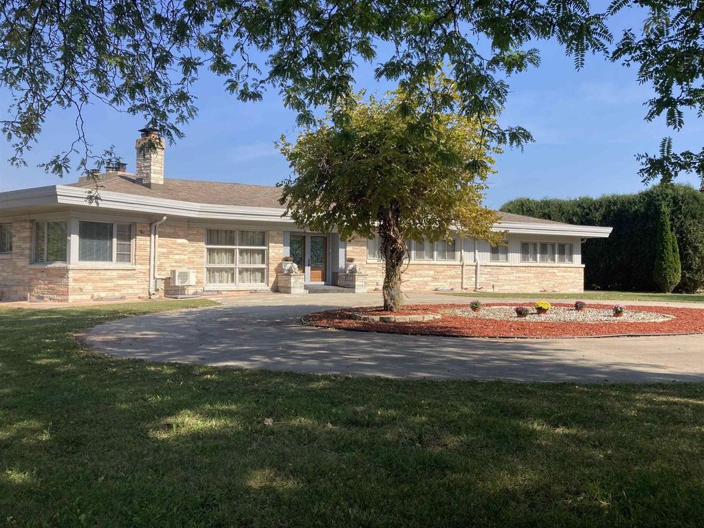 638 Vine Street, West Bend, WI 53095