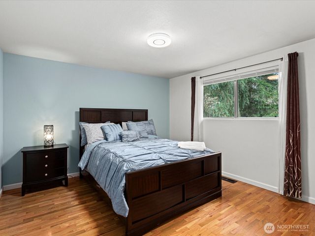 16445 Ambaum Boulevard S, Burien, WA 98148