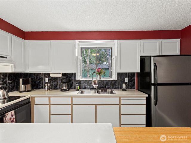 16445 Ambaum Boulevard S, Burien, WA 98148