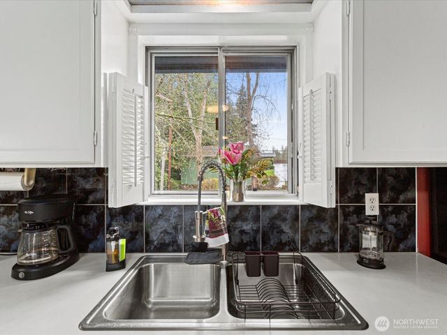 16445 Ambaum Boulevard S, Burien, WA 98148