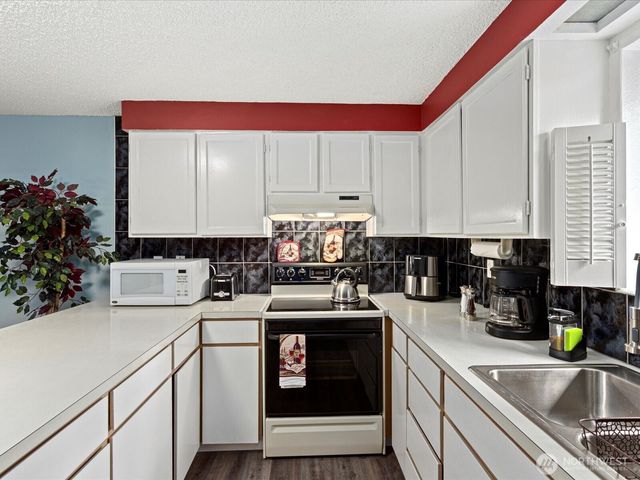 16445 Ambaum Boulevard S, Burien, WA 98148