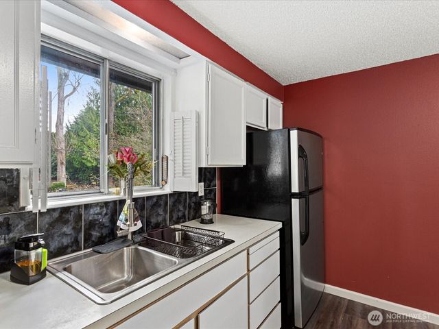 16445 Ambaum Boulevard S, Burien, WA 98148