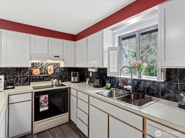16445 Ambaum Boulevard S, Burien, WA 98148