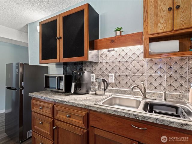 16445 Ambaum Boulevard S, Burien, WA 98148