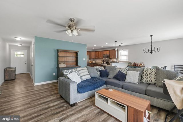 300 STONEWALL ST, Strasburg, VA 22657