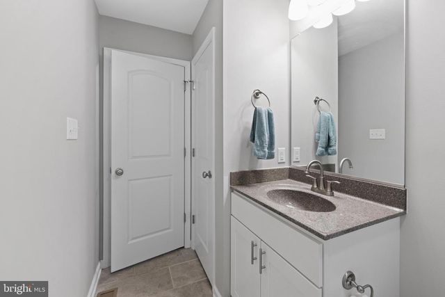 300 STONEWALL ST, Strasburg, VA 22657