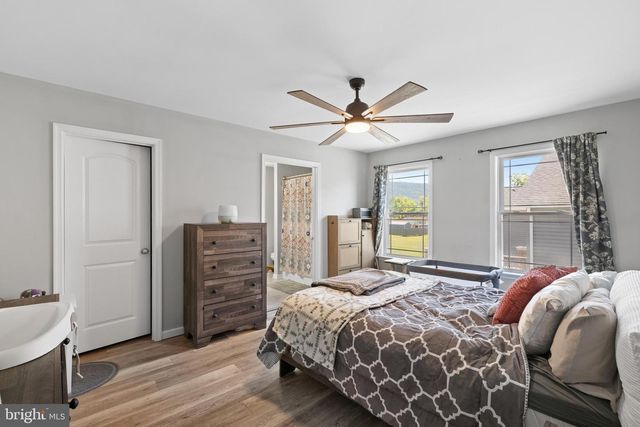 300 STONEWALL ST, Strasburg, VA 22657
