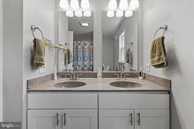 300 STONEWALL ST, Strasburg, VA 22657