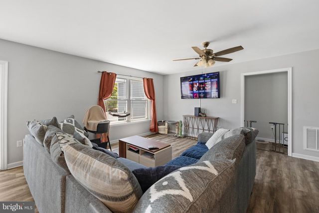 300 STONEWALL ST, Strasburg, VA 22657