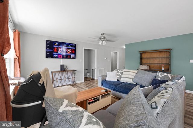 300 STONEWALL ST, Strasburg, VA 22657
