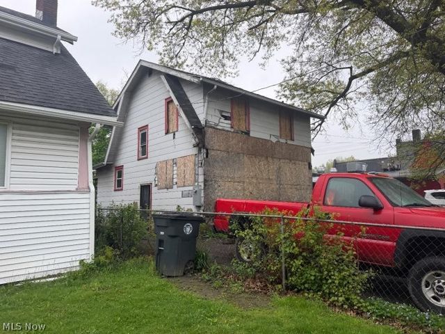 549 Bacon Avenue, Akron, OH 44320