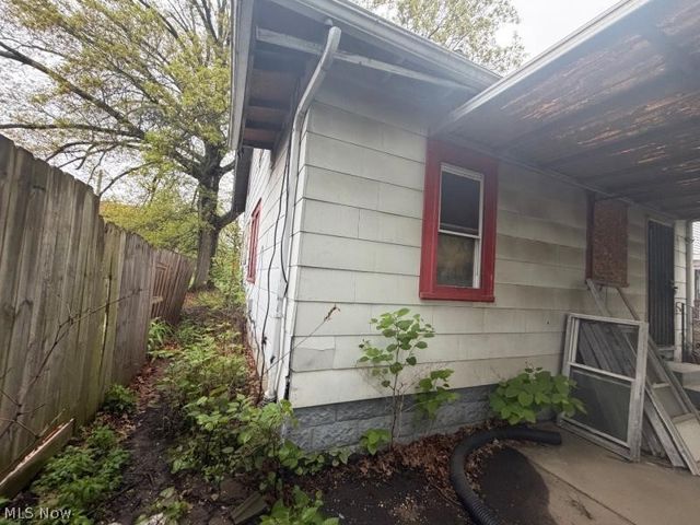 549 Bacon Avenue, Akron, OH 44320