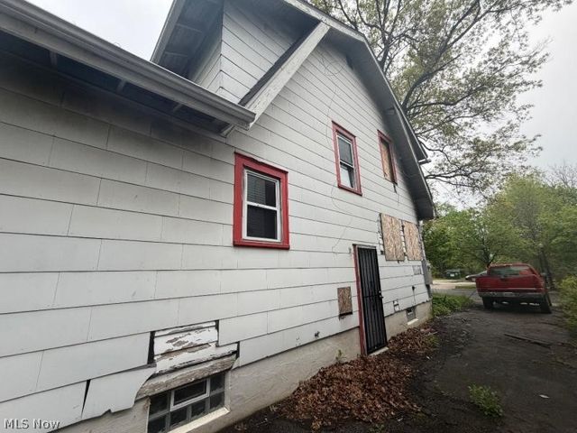 549 Bacon Avenue, Akron, OH 44320